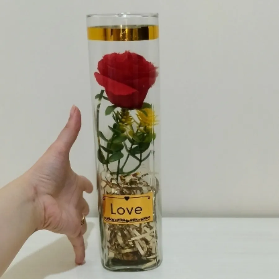 گلدان و گل رز شیشه ای