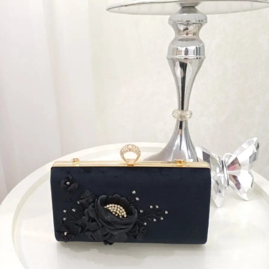 کیف مشکی روباندوزی