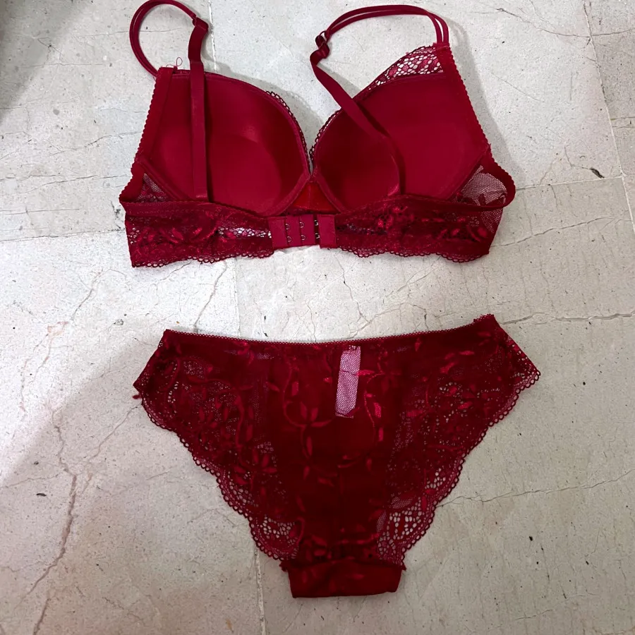 ست اسفنجی‌ زرشکی