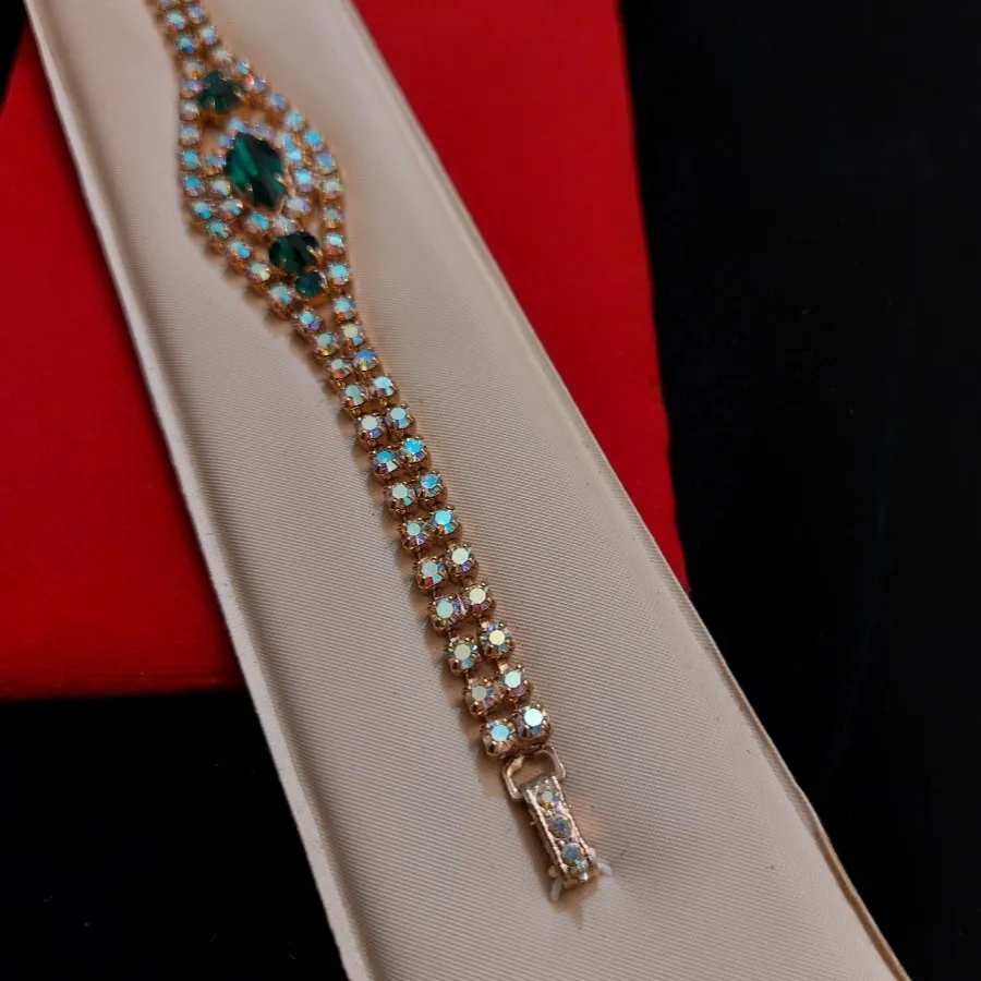 دستبند نگین هفت رنگ و سبز