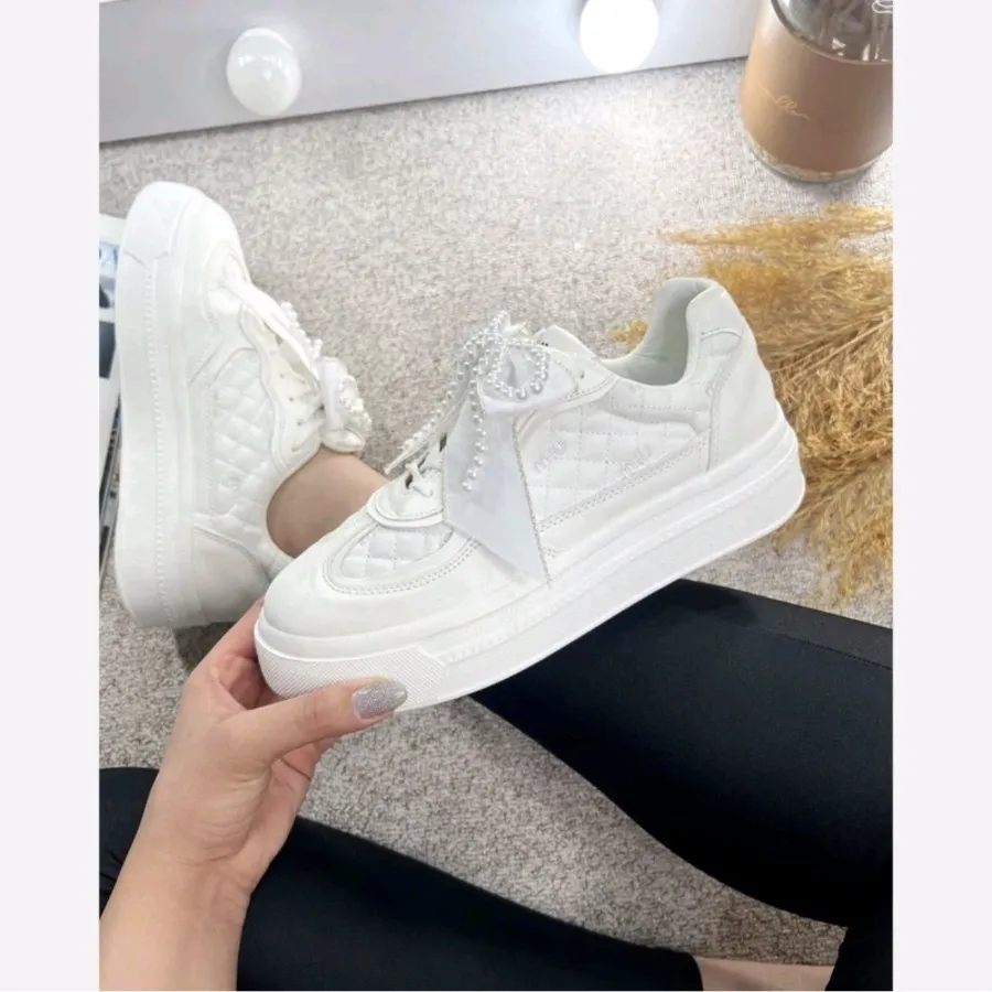 کفش کتونی جدید