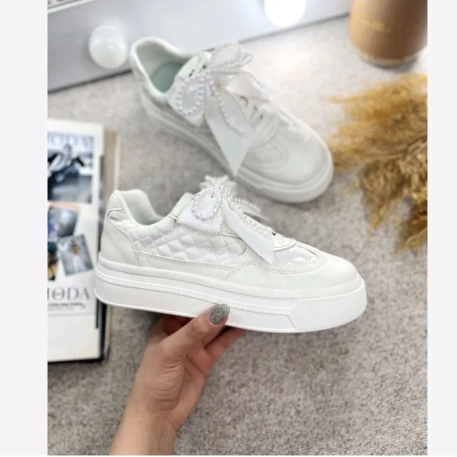 کفش کتونی جدید