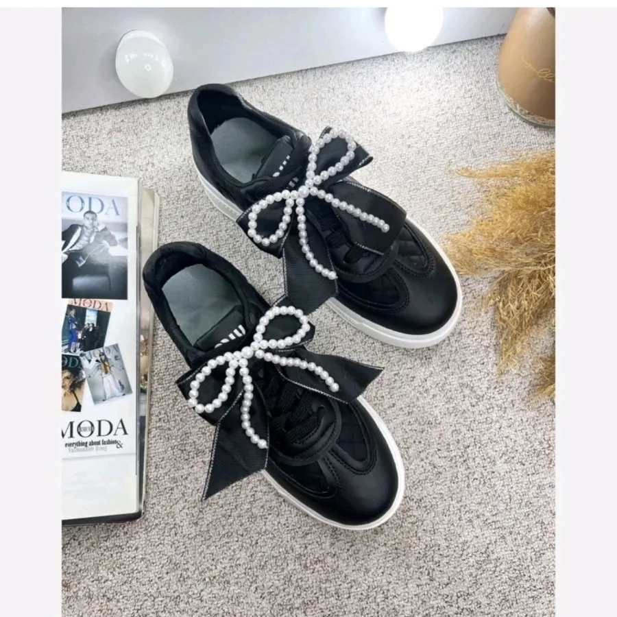 کفش کتونی جدید