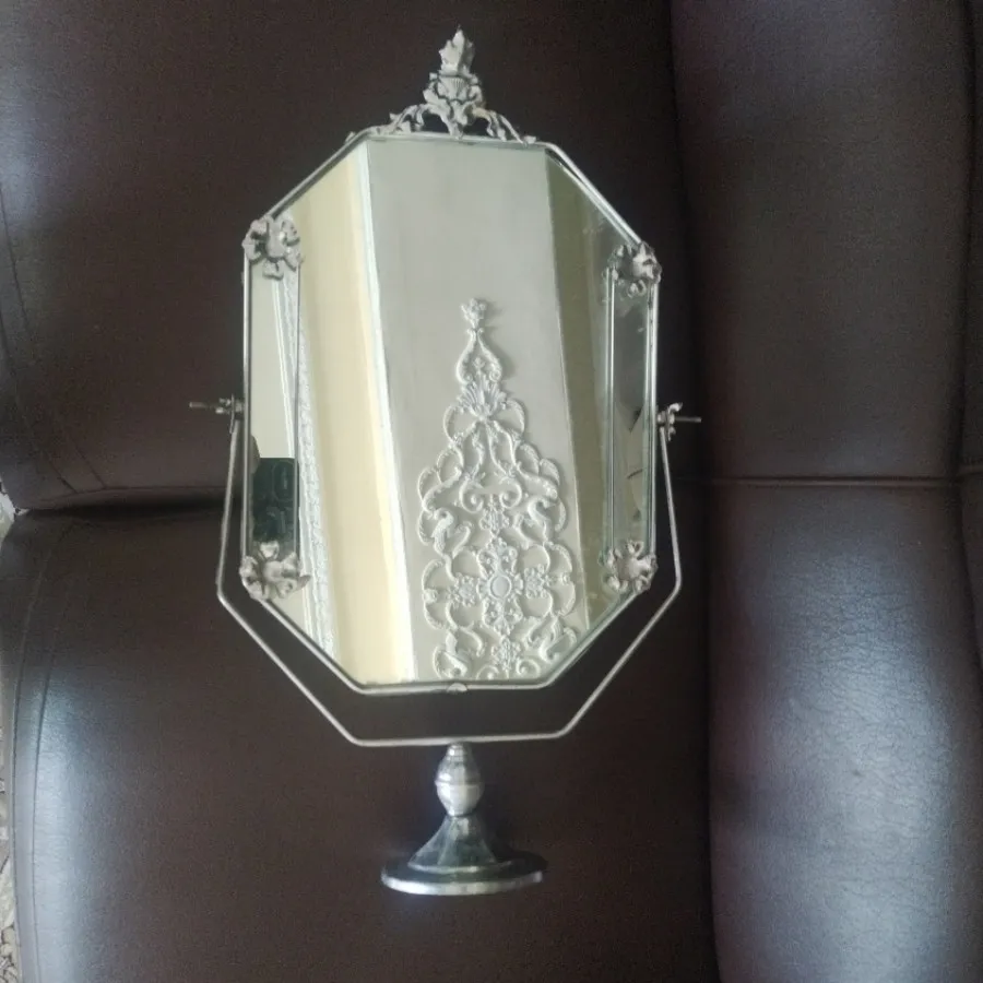 آیینه قدیمی