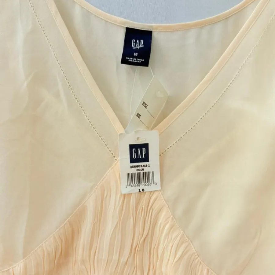 تاپ حریر کرم نخودی