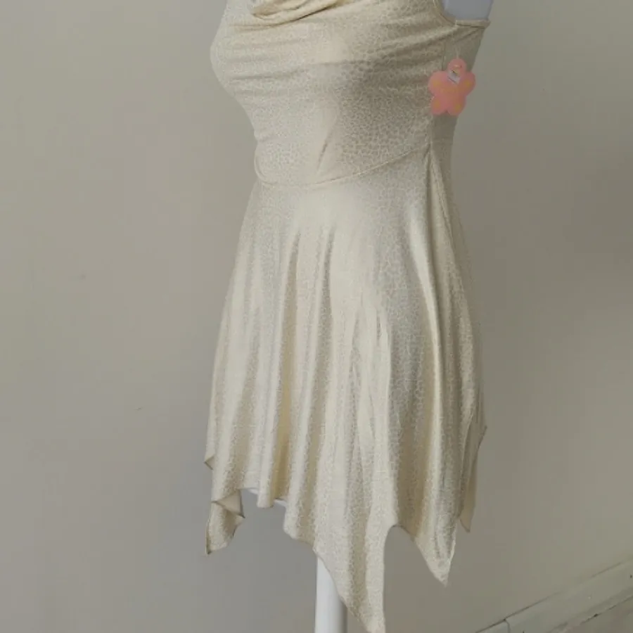 پیراهن یقه شل