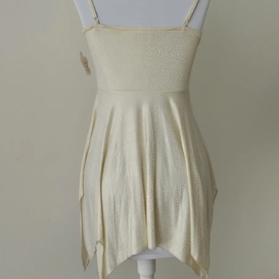 پیراهن یقه شل