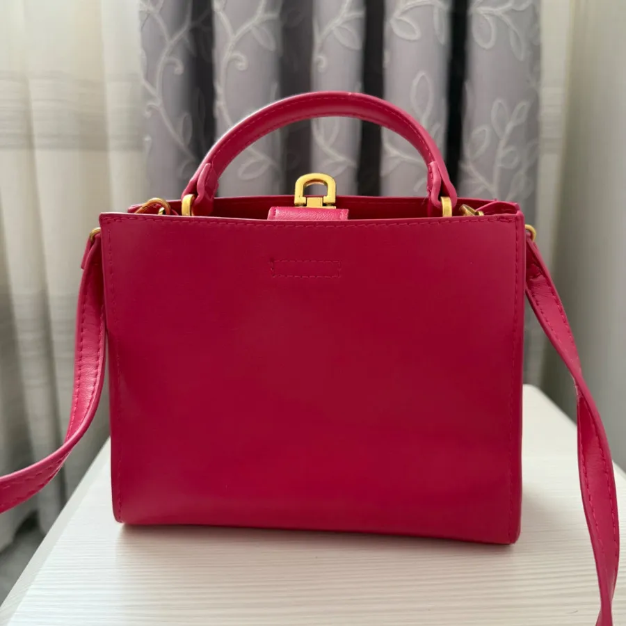 کیف سرخابی منگو