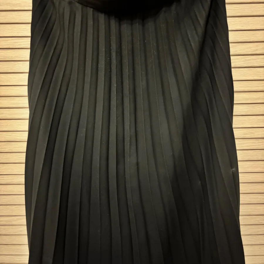 دامن مشکی پلیسه