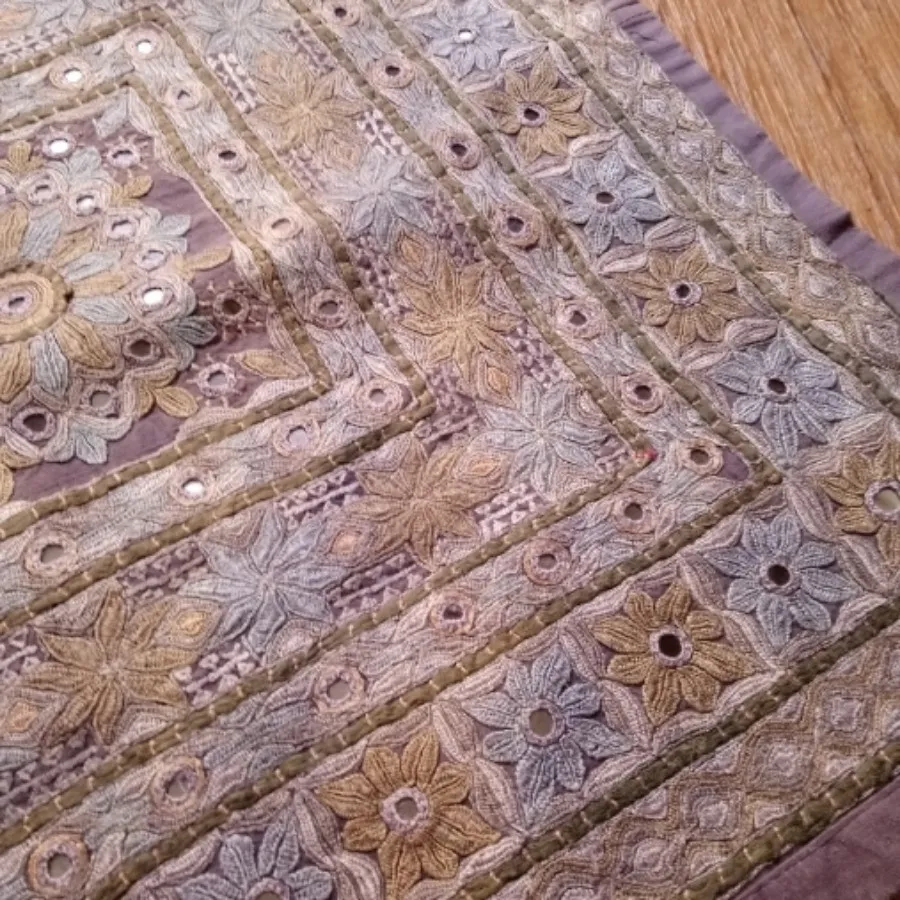 رومیزی اینه کاری