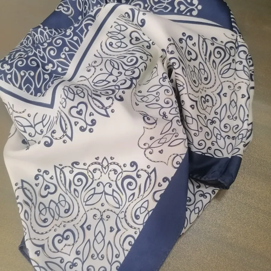 روسری ابریشم دور دست دوز