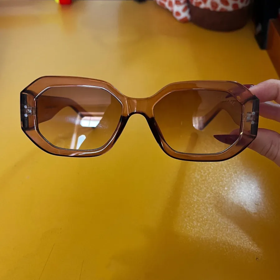 عینک افتابی پرادا