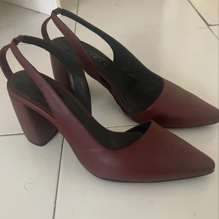 کفش آرتمن زرشکی