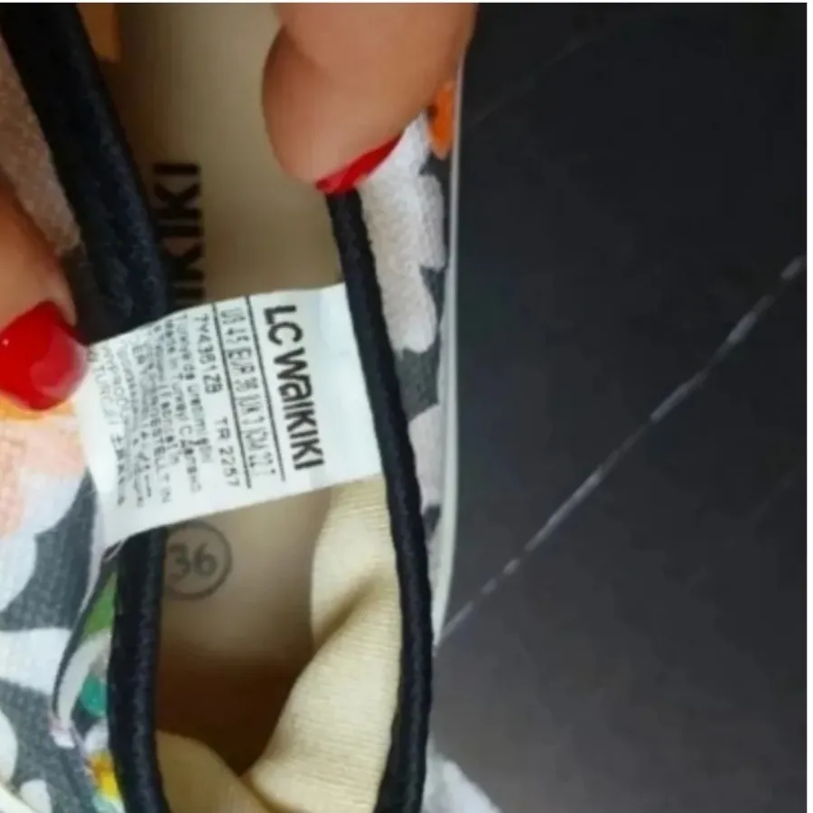 کفش ال سی والکیکی