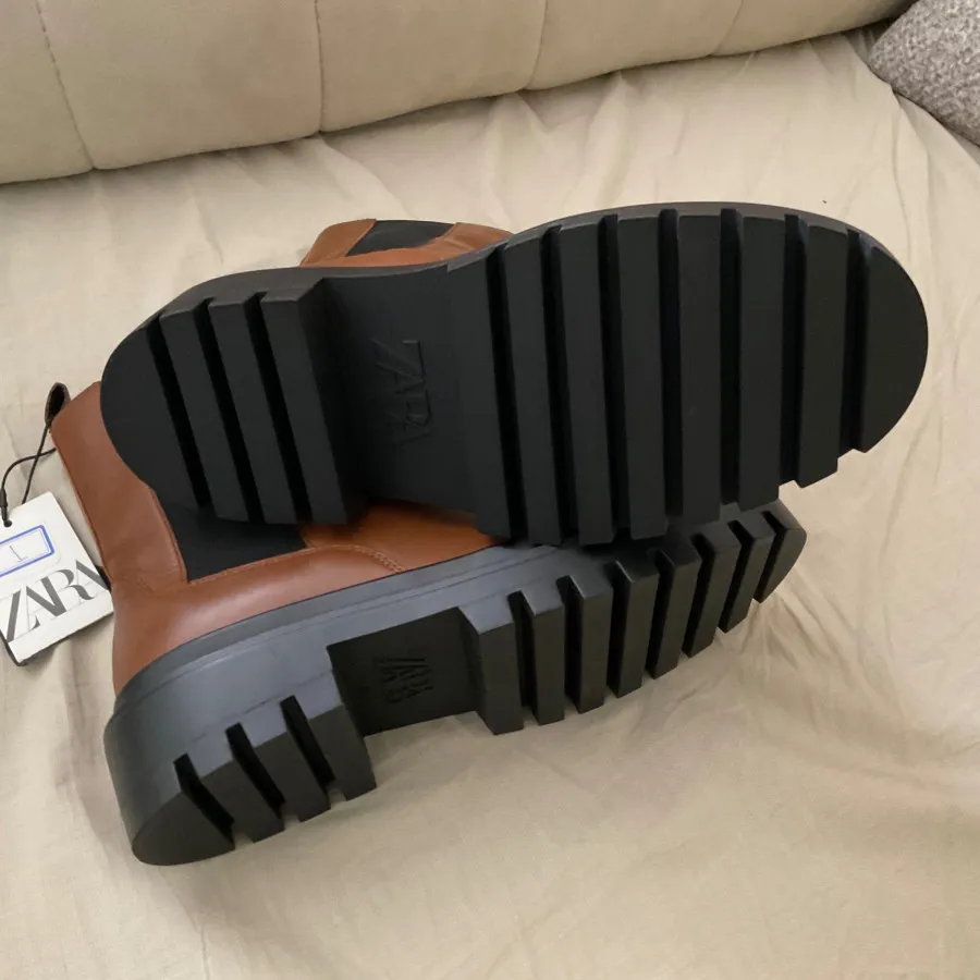 بوت چرم زارا