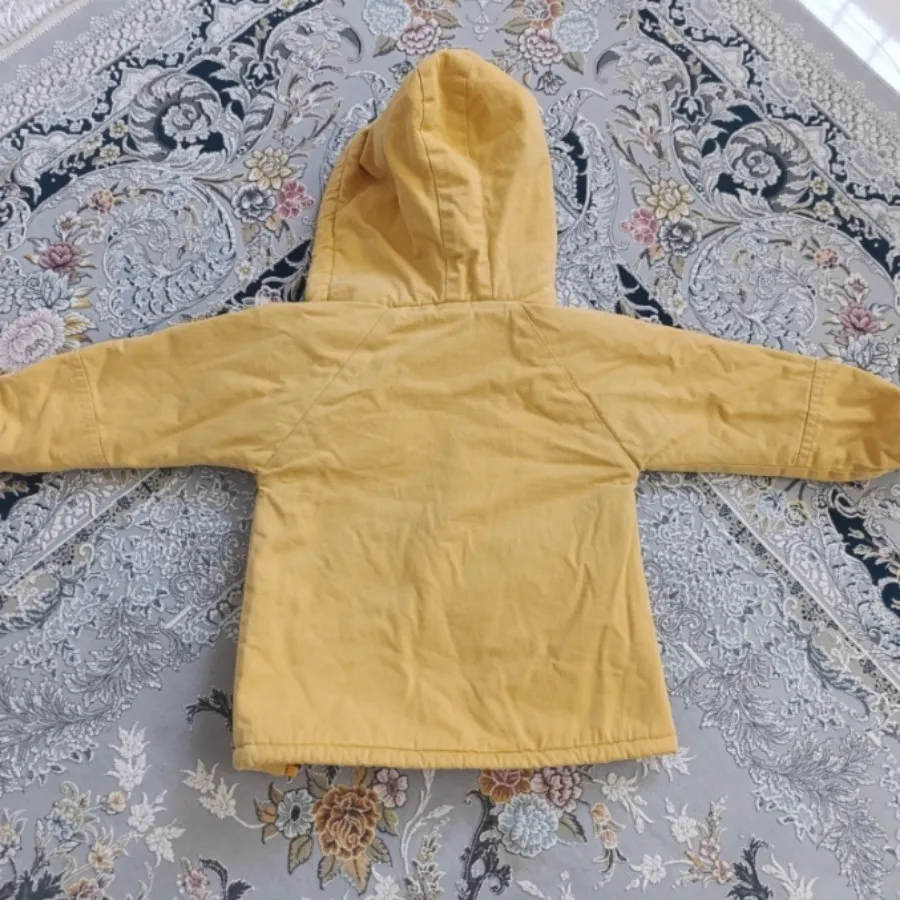 کاپشن خردلی گرم داخل ببعی