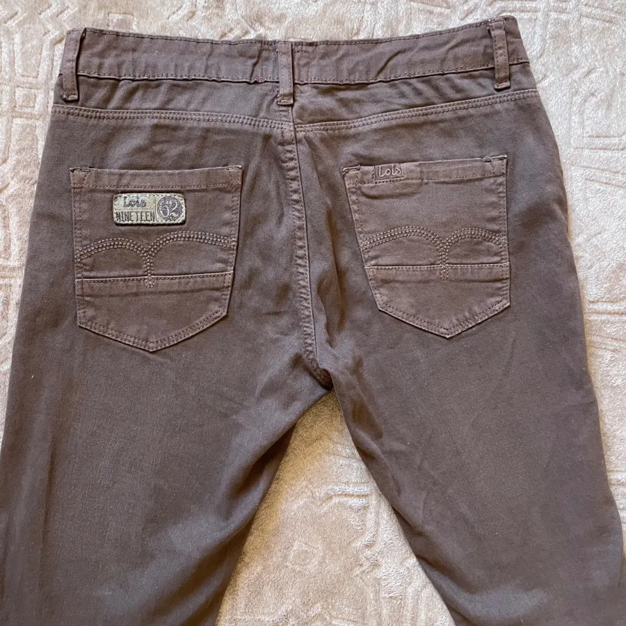 شلوار جین قهوه ای