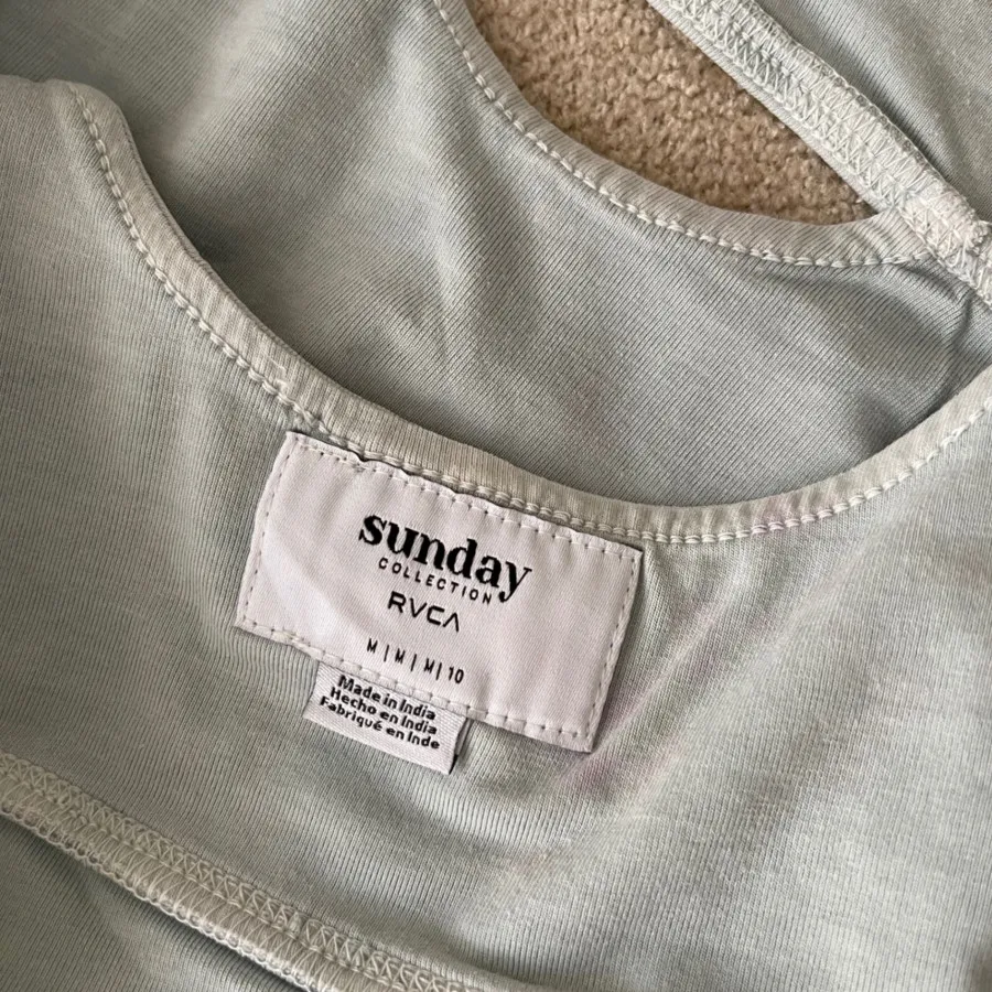 نیم تنه Sunday