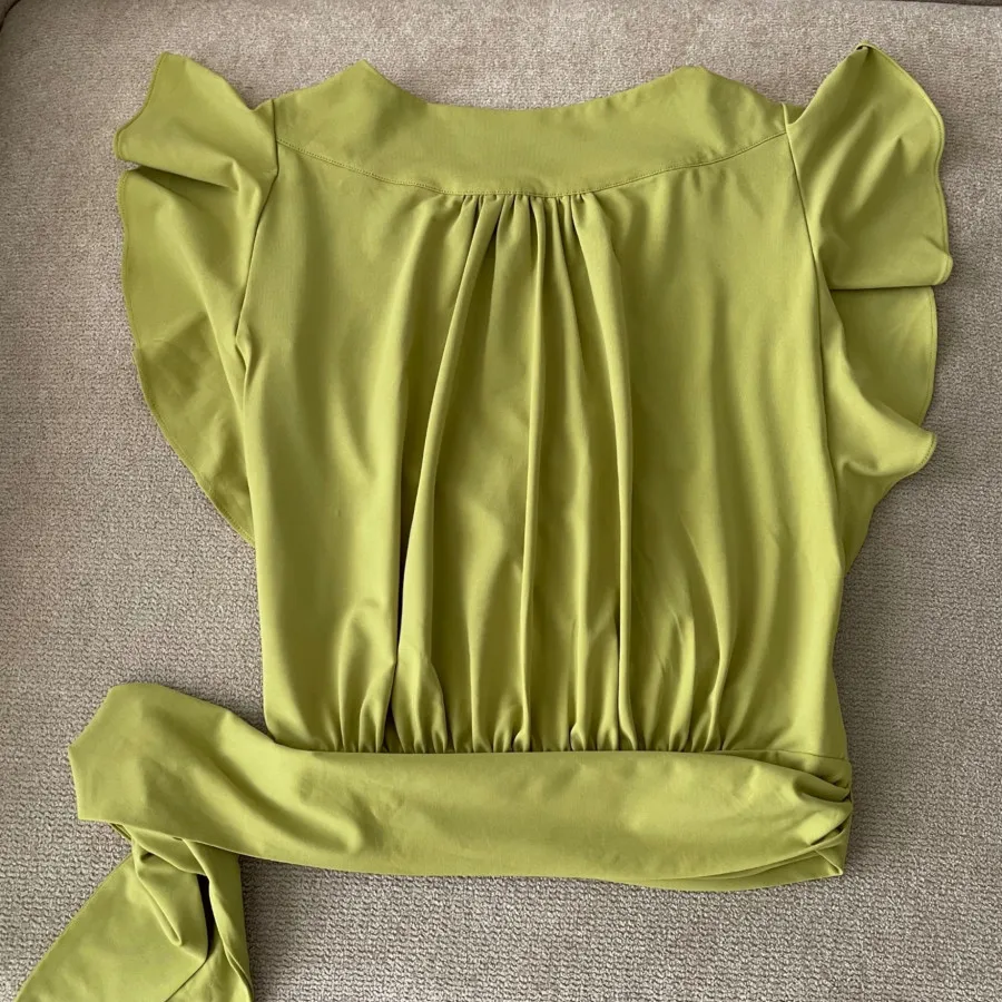 لباس سبز پسته ای