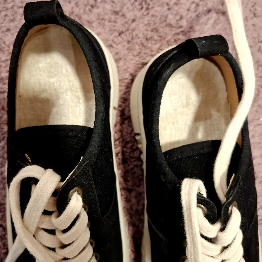 کفش کتونی شیری و مشکی