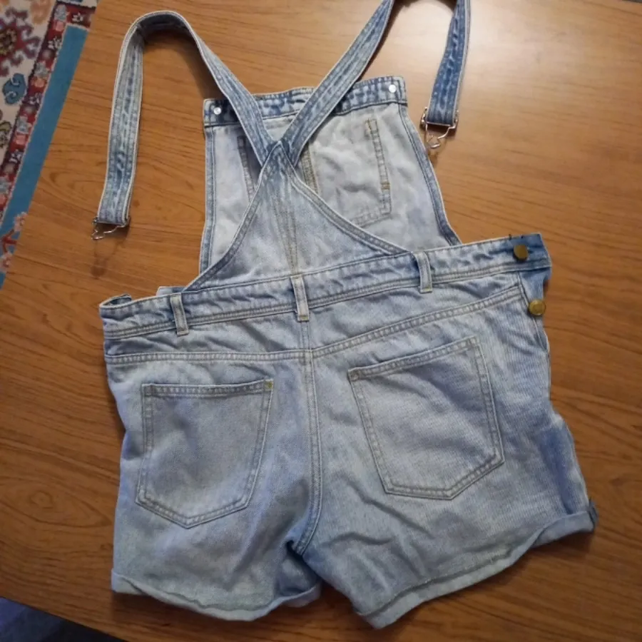 شلوارک  جین پیش بندی