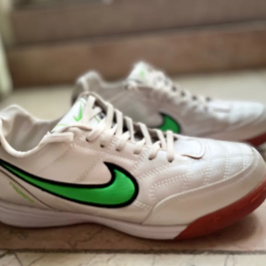 کتونی سالن‌