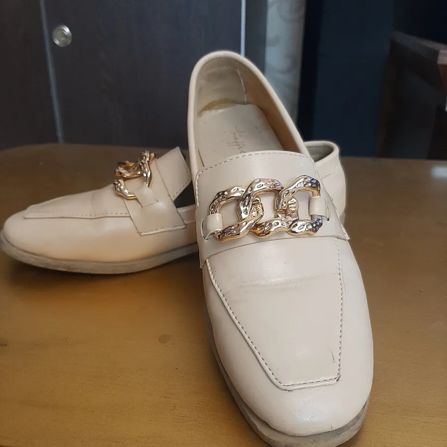 کفش راحت وزیبا کرم38