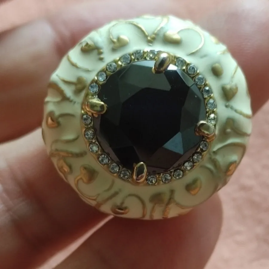 انگشتر بسیار خاص وزیبا