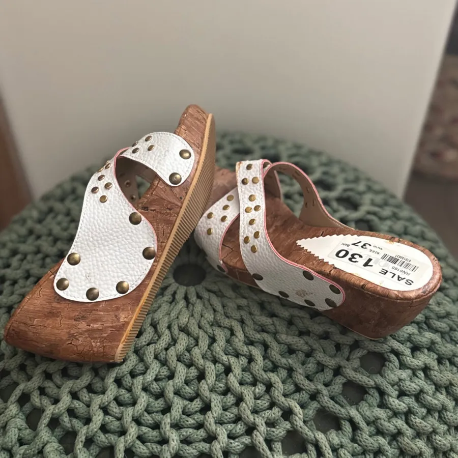 صندل لژدار سفید