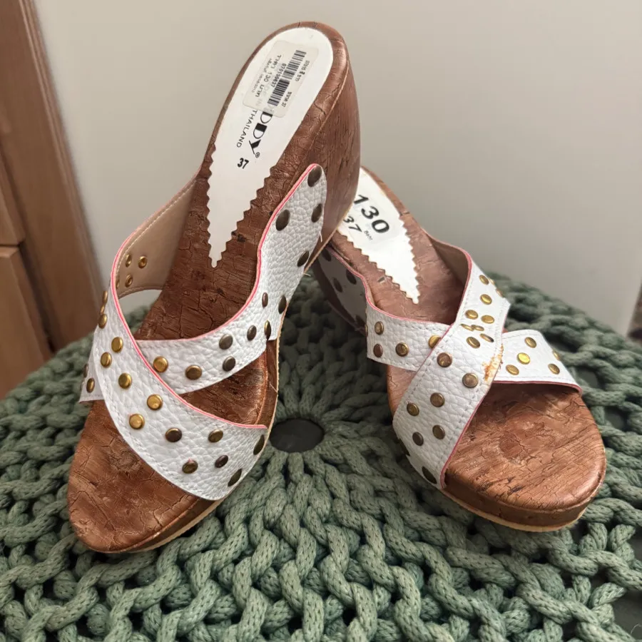 صندل لژدار سفید