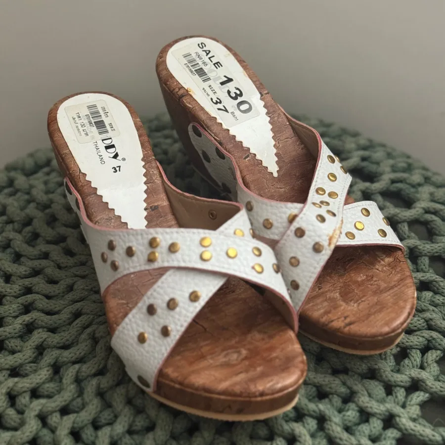 صندل لژدار سفید