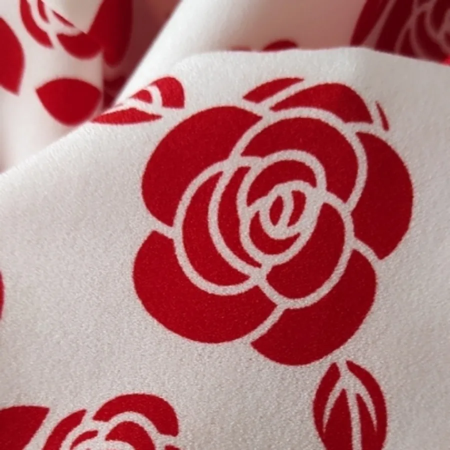 شومیز یقه قایقی گل رز