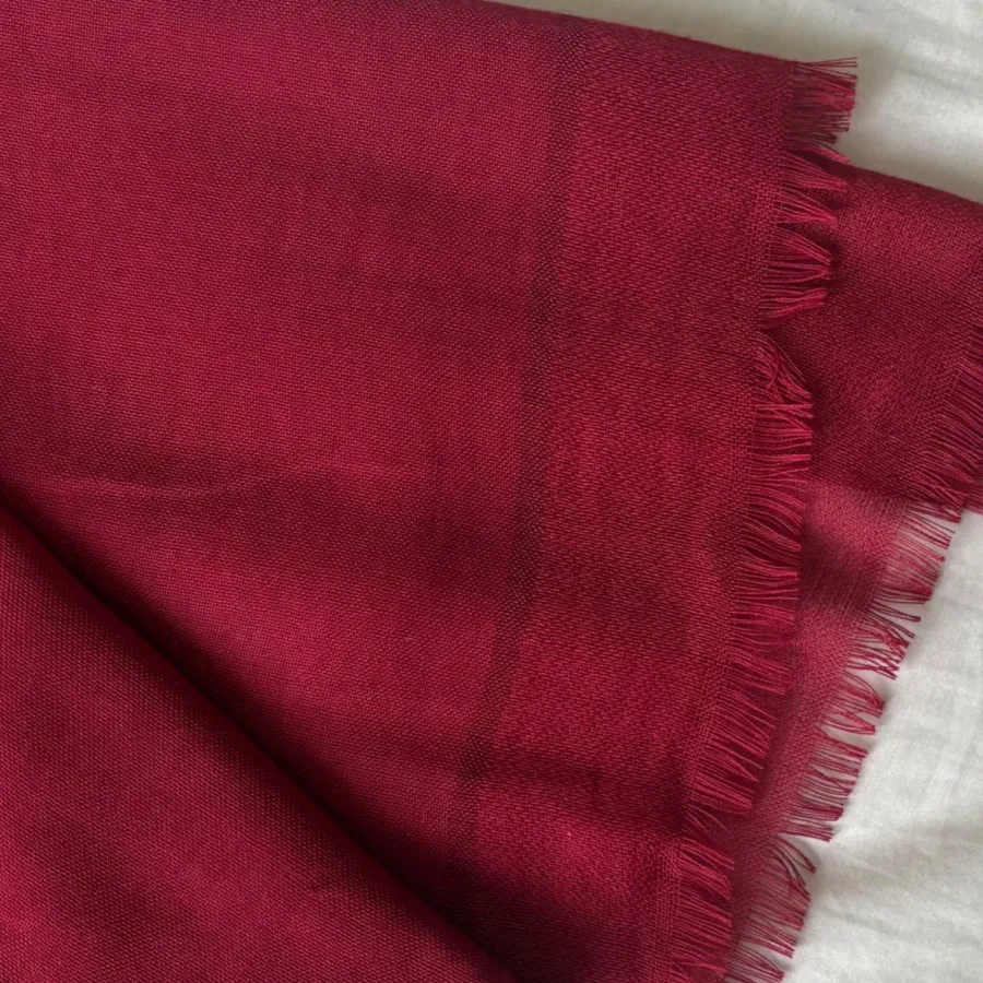 شال زرشکی رنگ