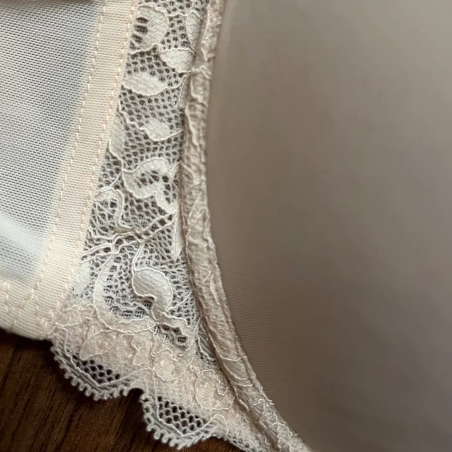 سوتین اسفنجی انگلیسی