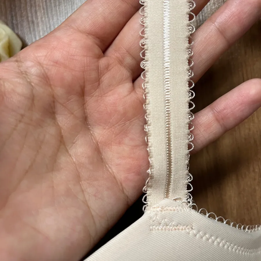 سوتین اسفنجی انگلیسی