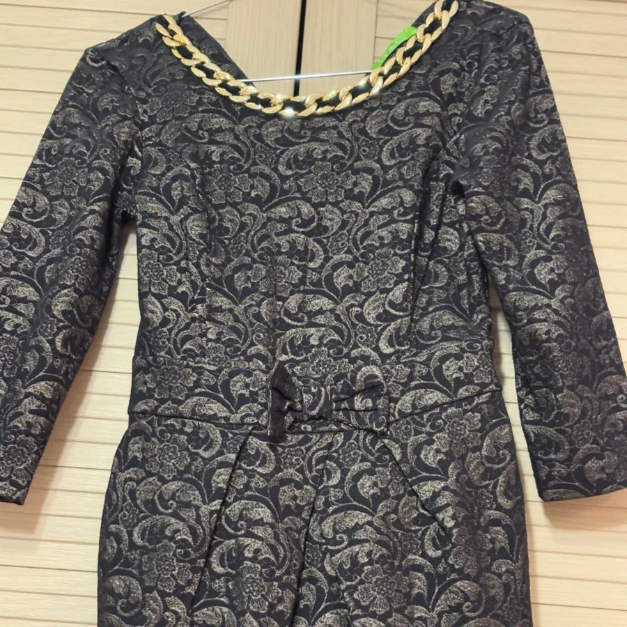 پیراهن گردنبند دار