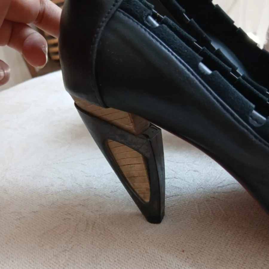 کفش پاشنه برند