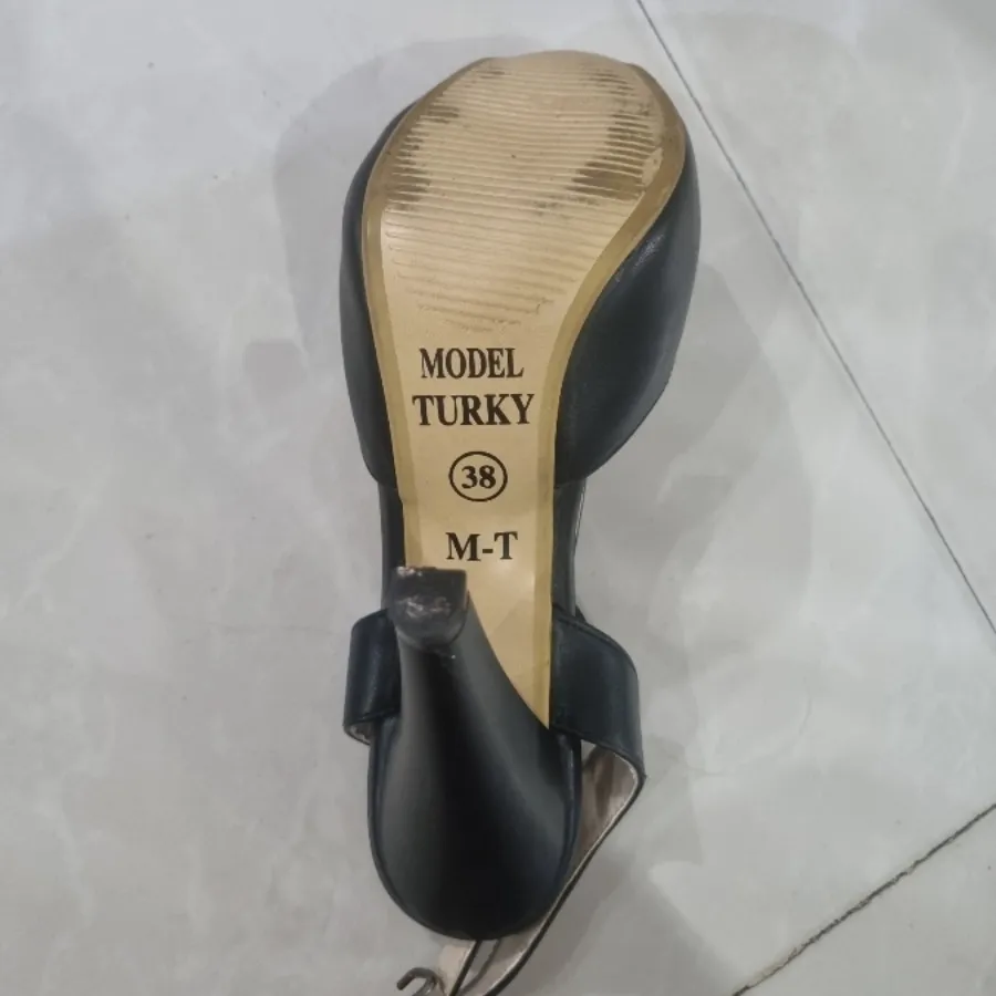 کفش پاشنه بلند