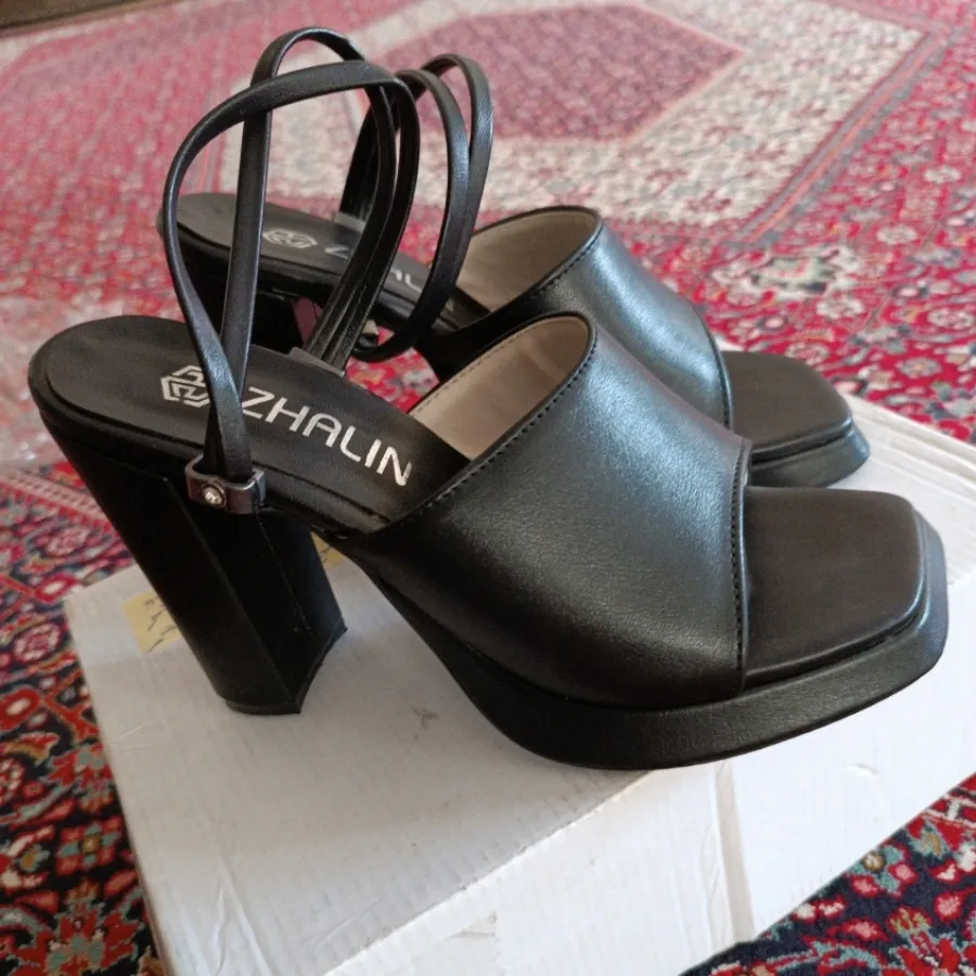 کفش پاشنه بلند