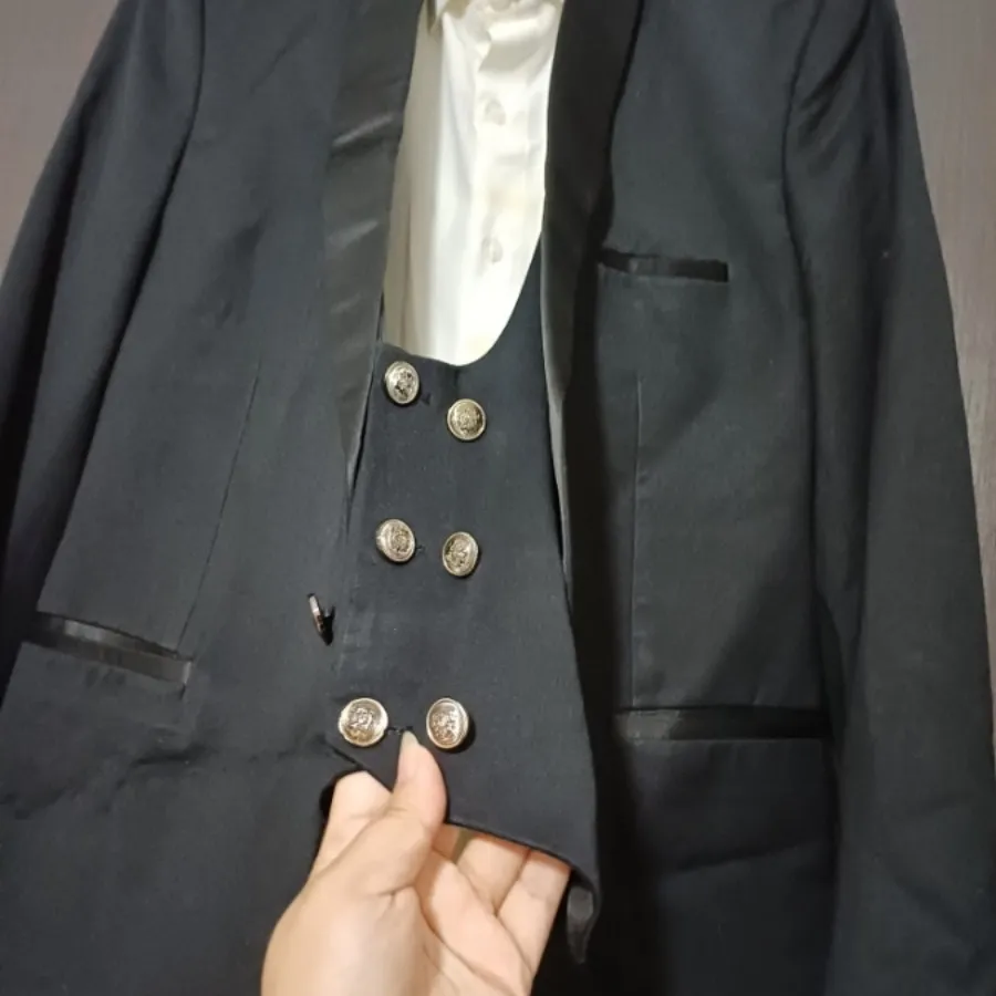 کت پیراهن جلیقه وکراوات