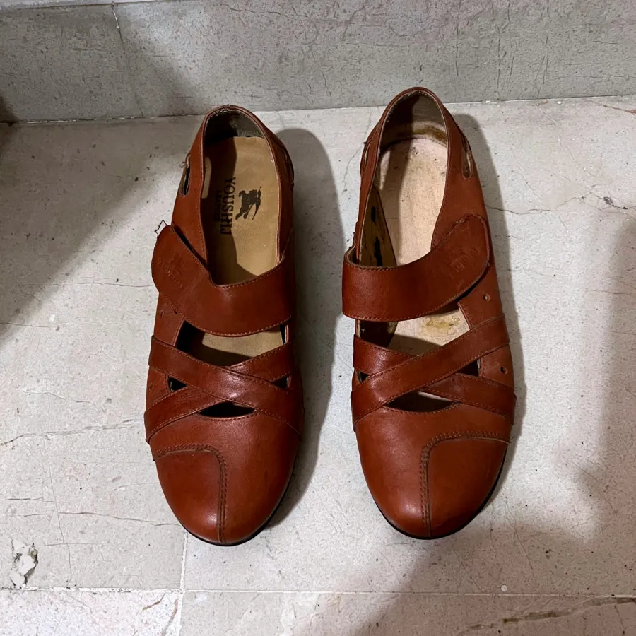 کفش چرم یوشیج