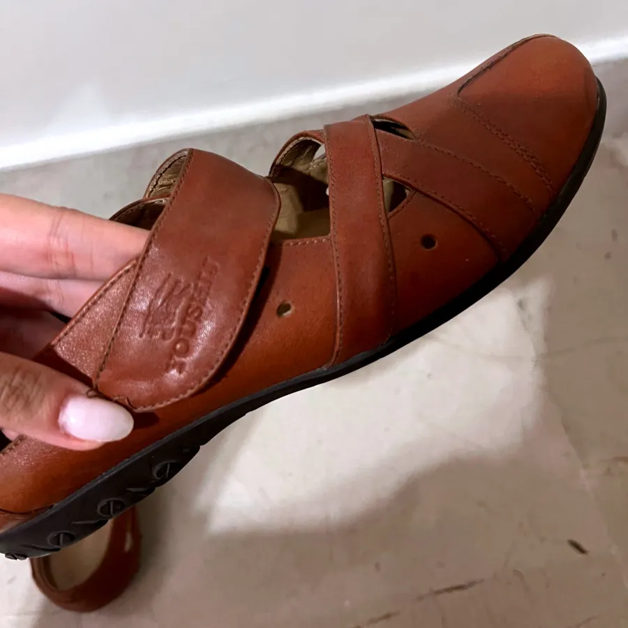 کفش چرم یوشیج