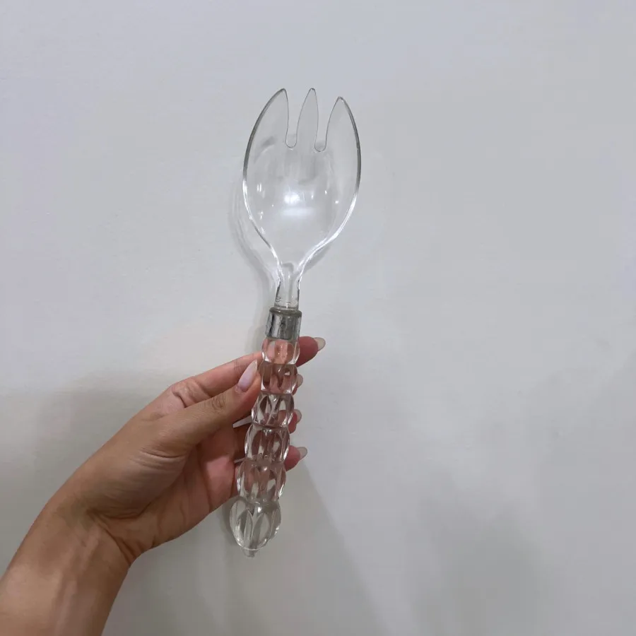 قاشق و چنگال و کارد