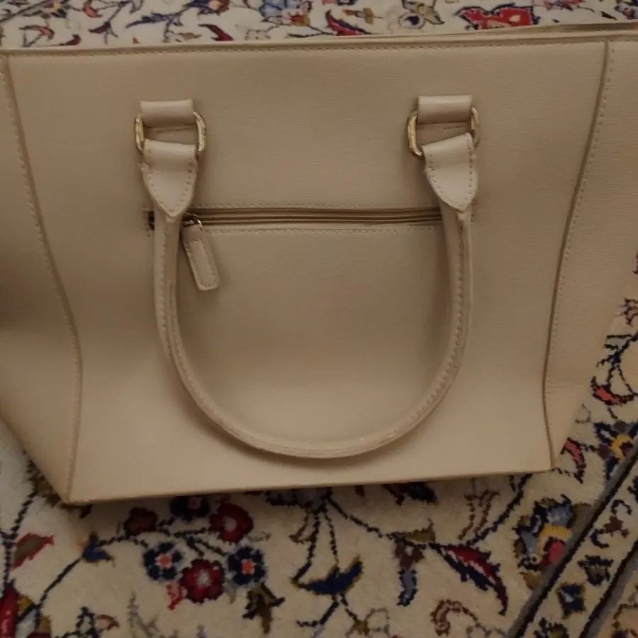 کیف با زنجیر طلایی