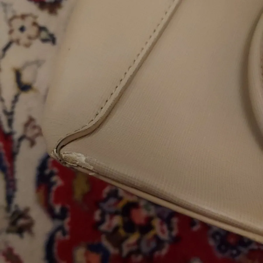 کیف با زنجیر طلایی