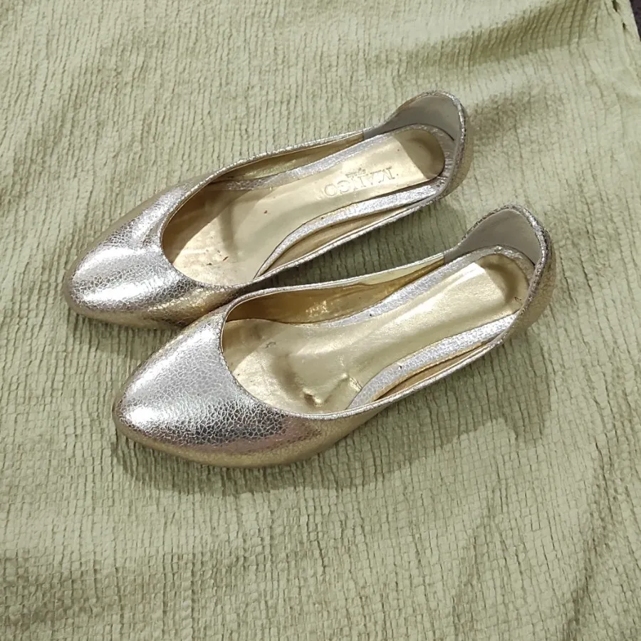 کفش طلایی منگو