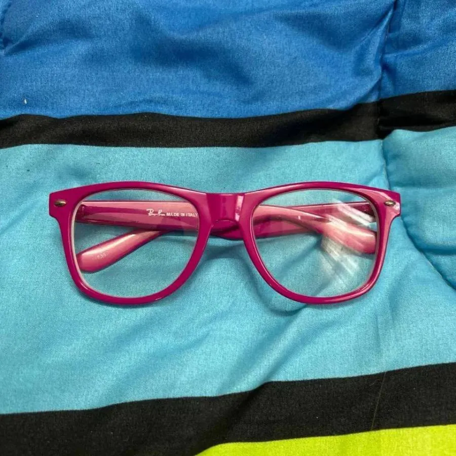 عینک طبی سرخابی