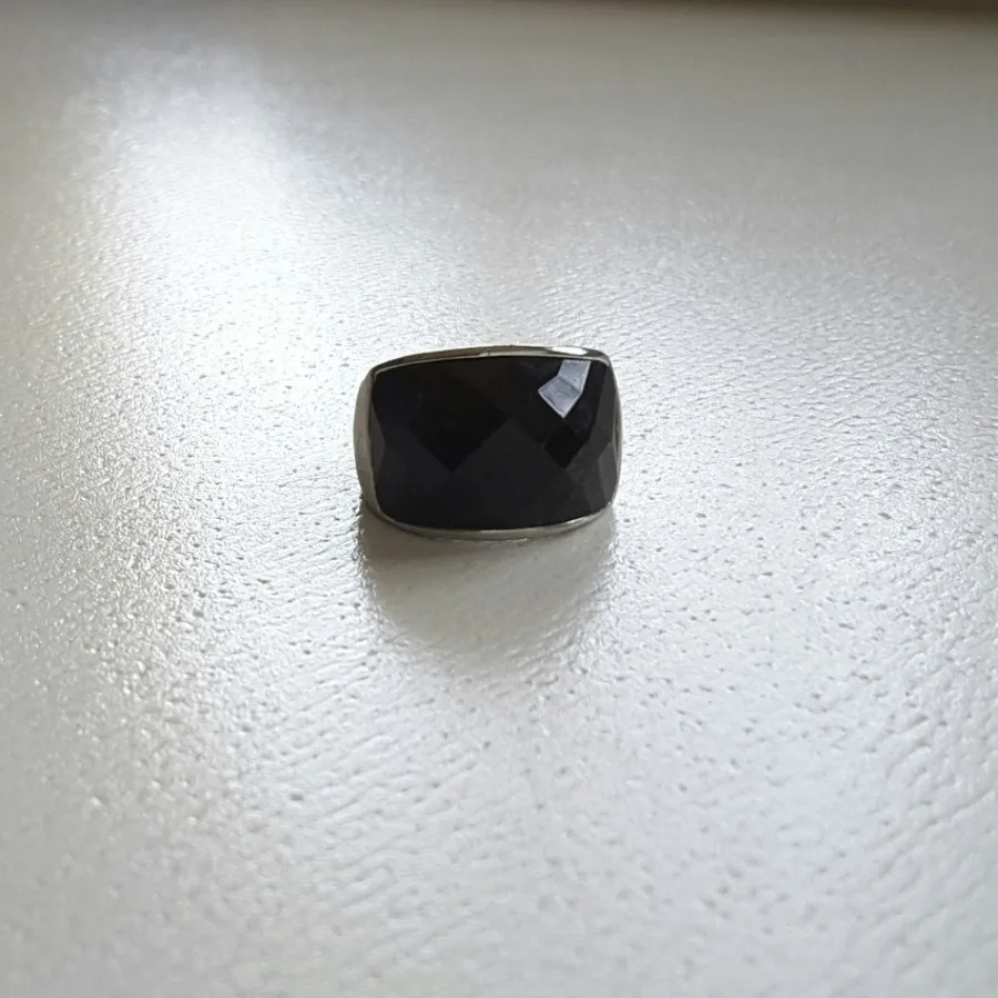 انگشتر نگین مشکی