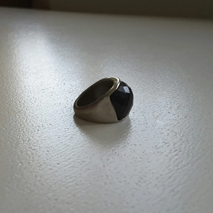 انگشتر نگین مشکی