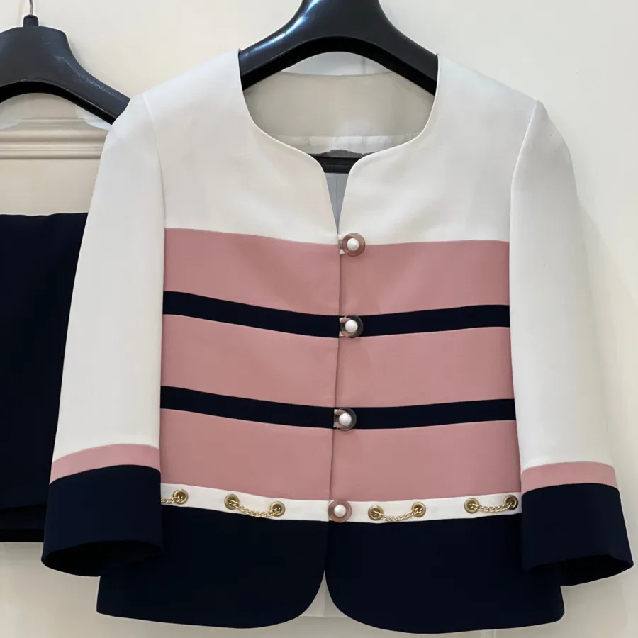 کت و دامن خوش دوخت